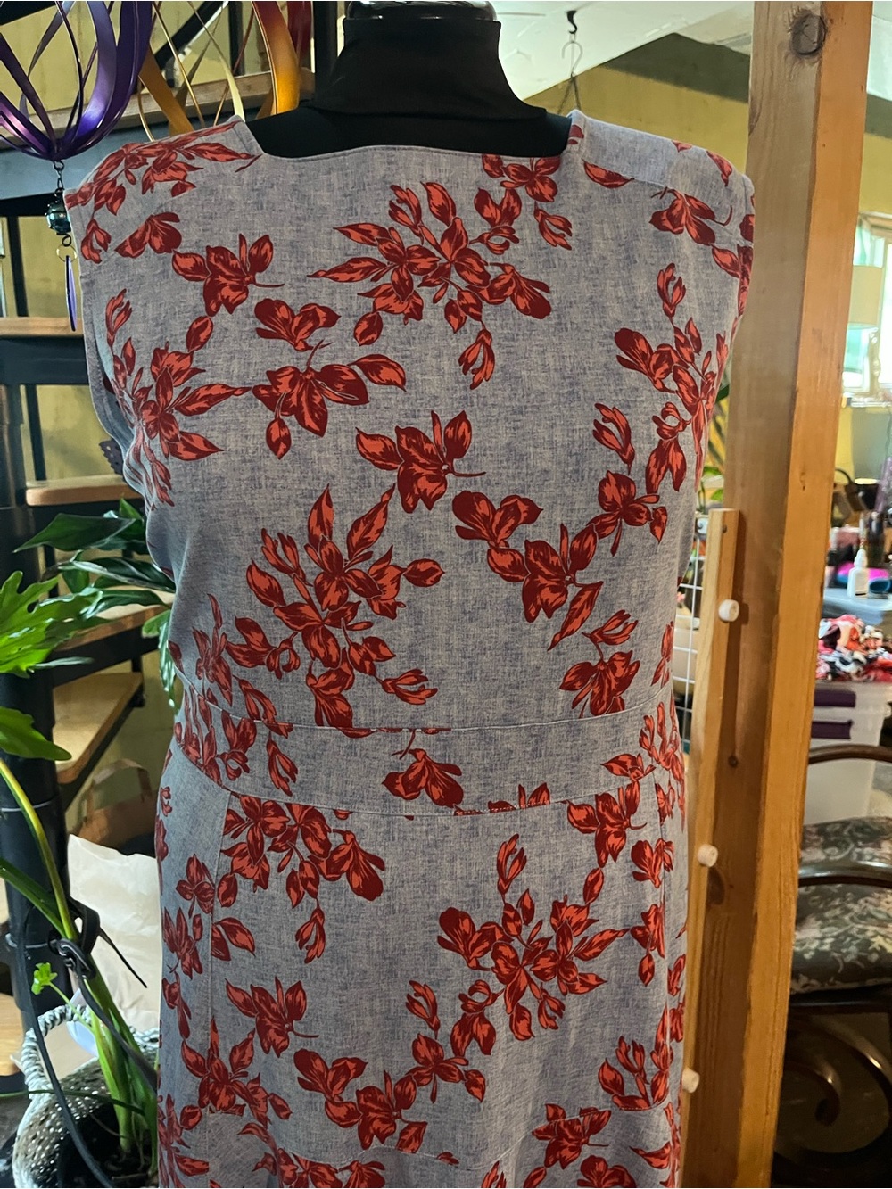 Sleeveless Blue Dress with Red Floral Print - Picture 2 of 6